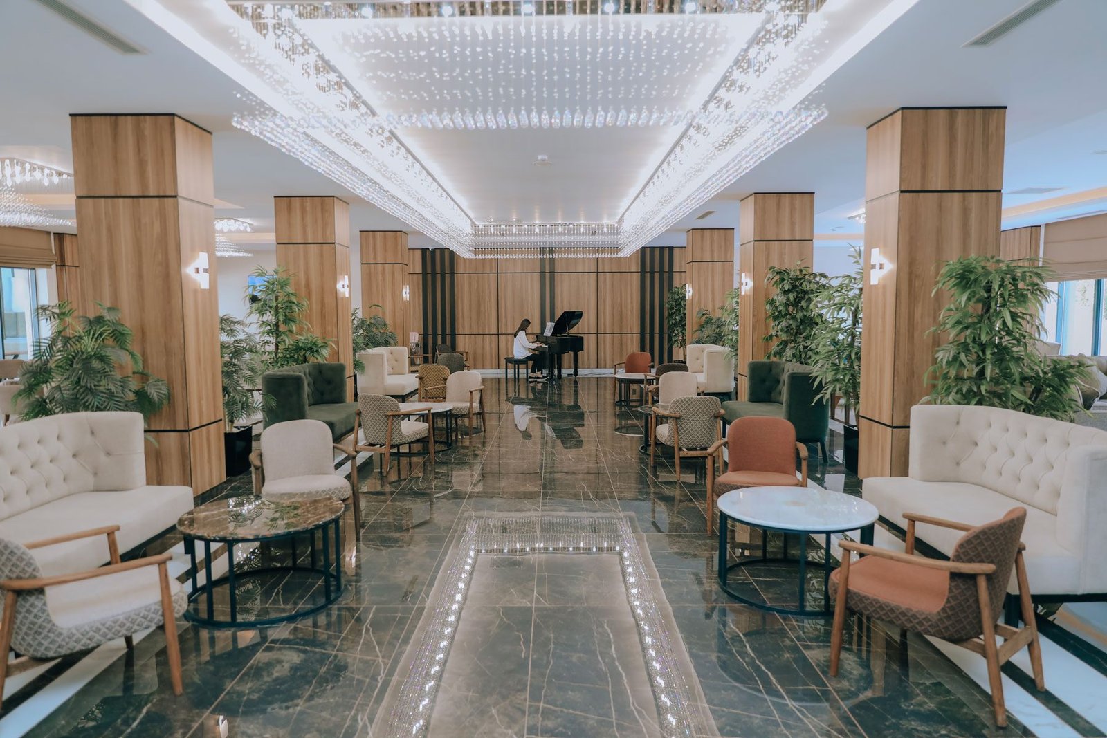 Лобби отеля Hill Park Gusar